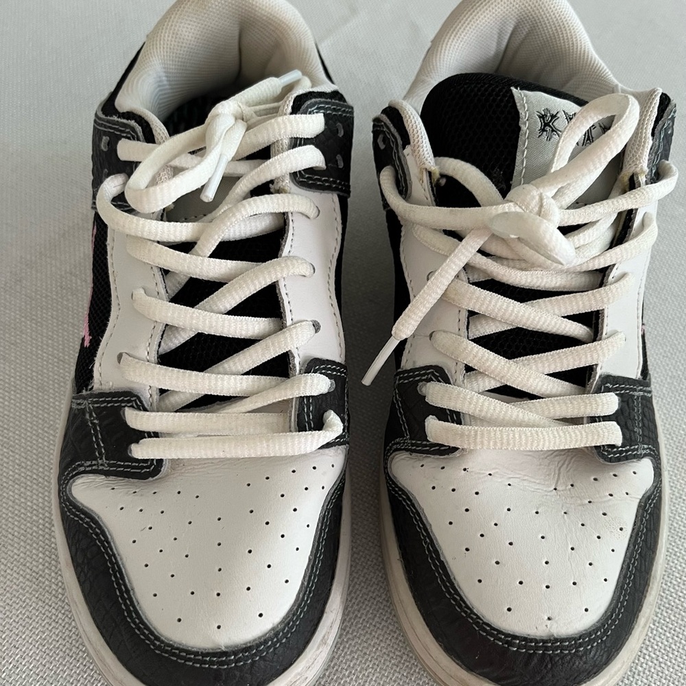 Kitowares heat sensing low dunk sneakers size 38 or 8